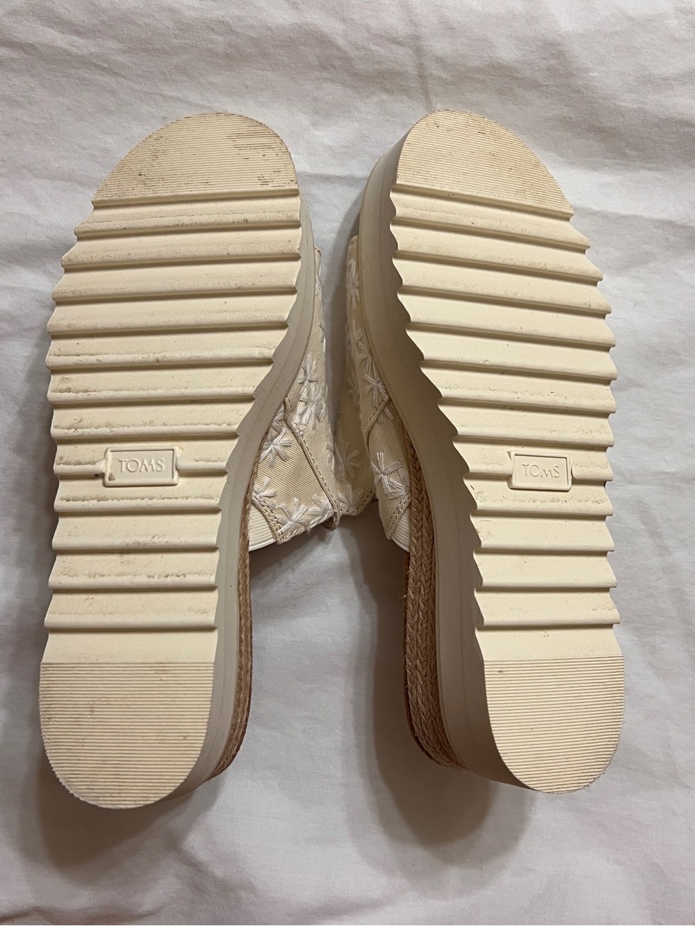 TOMS Cream Embroidered Slide Mules size 8.5 - Picture 4 of 6